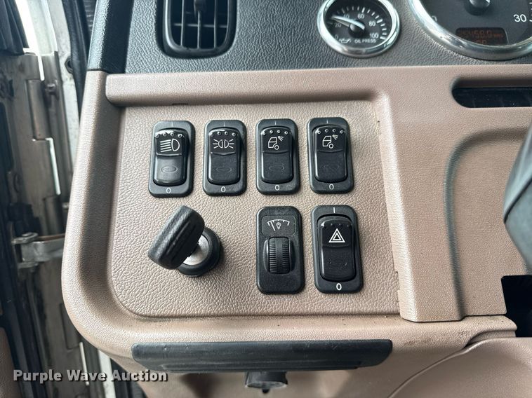 image for item EG6042 2012 Peterbilt 388 flatbed truck