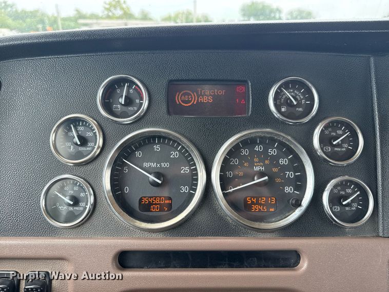 image for item EG6042 2012 Peterbilt 388 flatbed truck