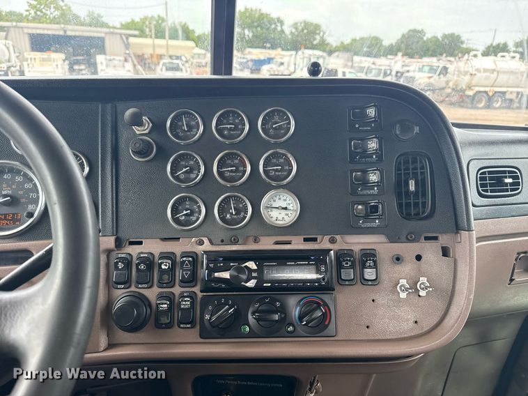 image for item EG6042 2012 Peterbilt 388 flatbed truck