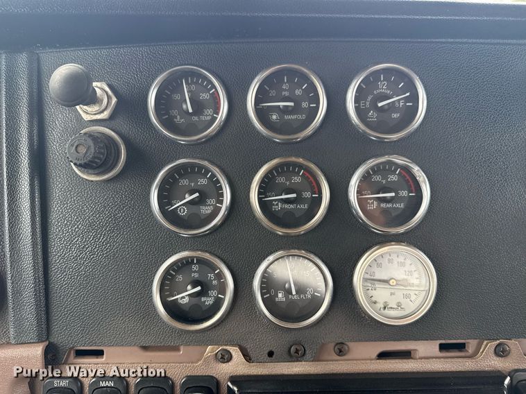 image for item EG6042 2012 Peterbilt 388 flatbed truck