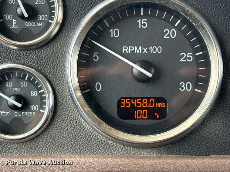 image for item EG6042 2012 Peterbilt 388 flatbed truck