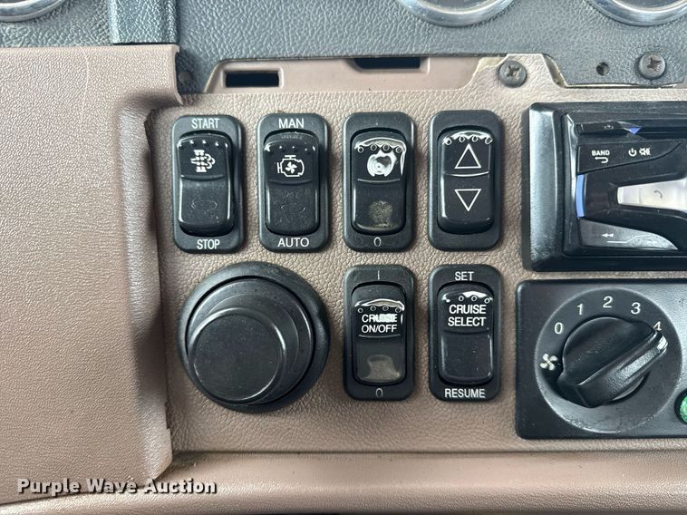 image for item EG6042 2012 Peterbilt 388 flatbed truck