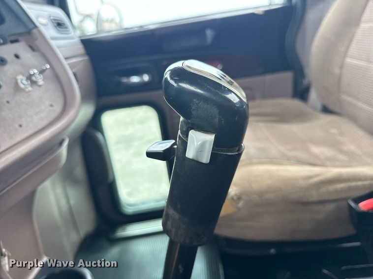 image for item EG6042 2012 Peterbilt 388 flatbed truck