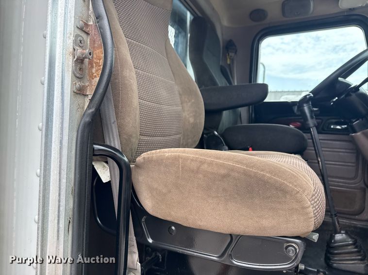 image for item EG6042 2012 Peterbilt 388 flatbed truck