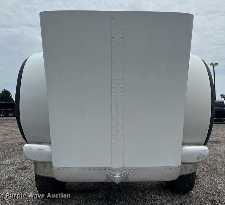 image for item EG6042 2012 Peterbilt 388 flatbed truck