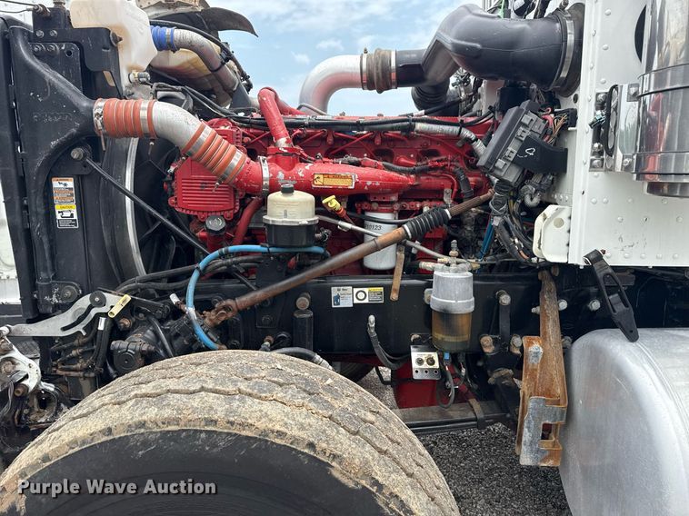 image for item EG6042 2012 Peterbilt 388 flatbed truck