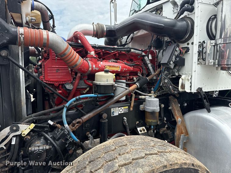 image for item EG6042 2012 Peterbilt 388 flatbed truck