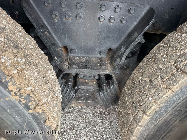 image for item EG6042 2012 Peterbilt 388 flatbed truck