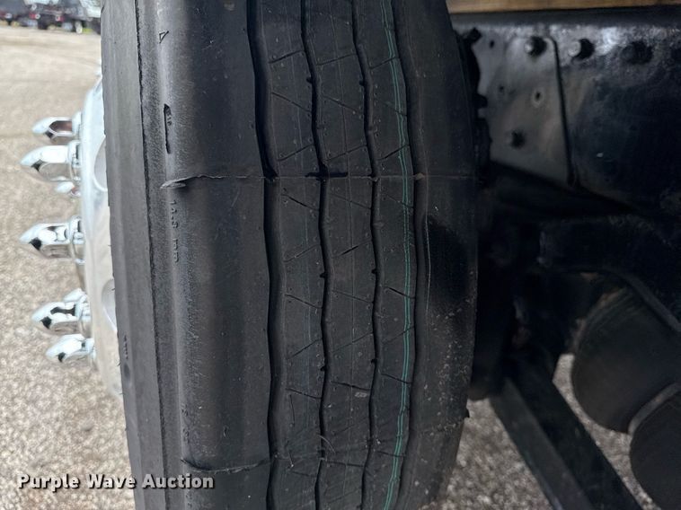 image for item EG6042 2012 Peterbilt 388 flatbed truck