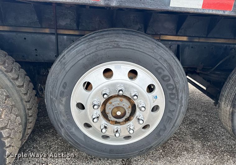 image for item EG6042 2012 Peterbilt 388 flatbed truck