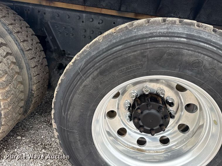 image for item EG6042 2012 Peterbilt 388 flatbed truck