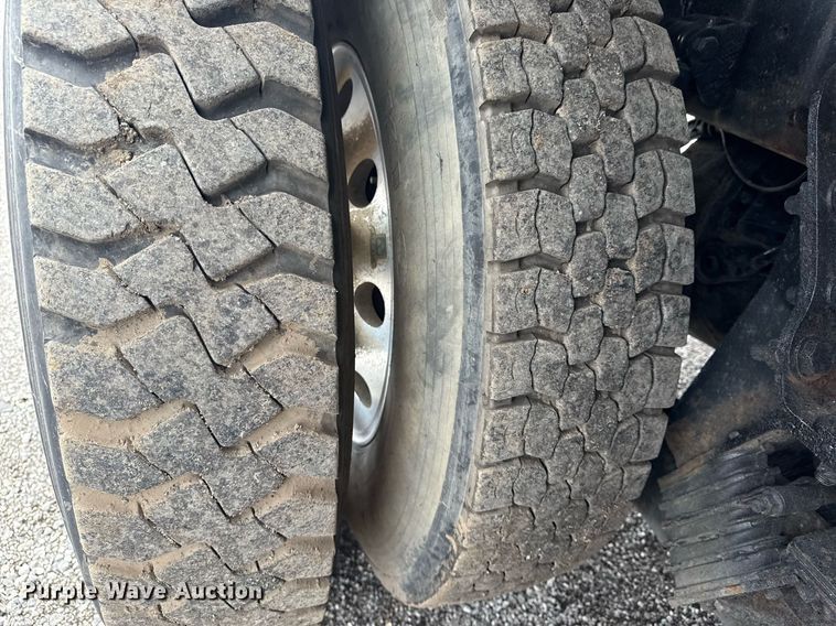 image for item EG6042 2012 Peterbilt 388 flatbed truck