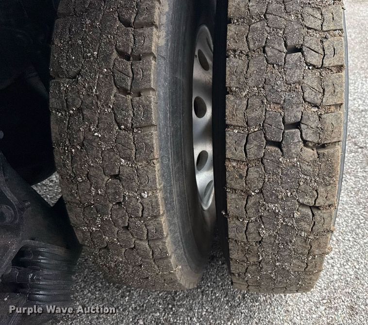 image for item EG6042 2012 Peterbilt 388 flatbed truck