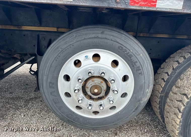 image for item EG6042 2012 Peterbilt 388 flatbed truck