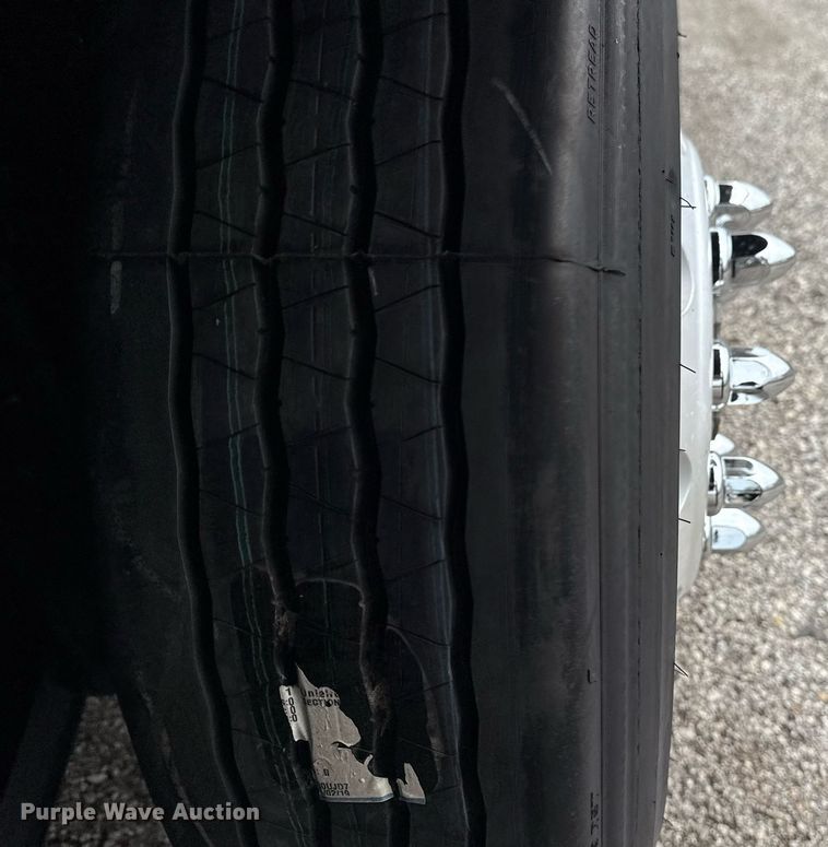 image for item EG6042 2012 Peterbilt 388 flatbed truck