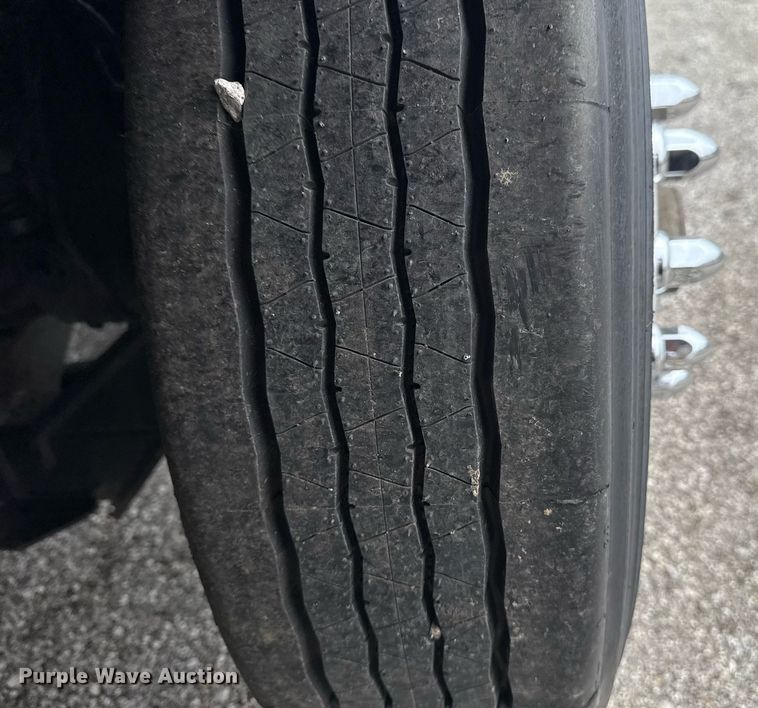 image for item EG6042 2012 Peterbilt 388 flatbed truck