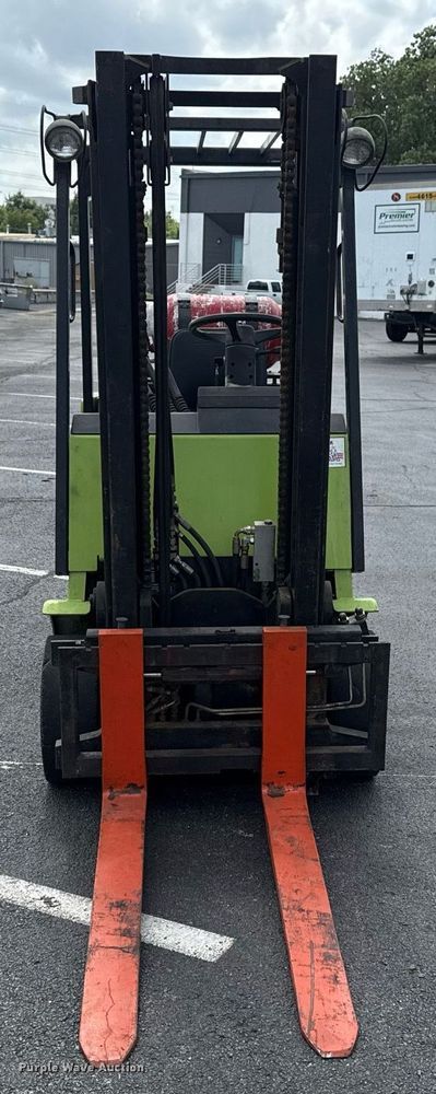 image for item EG8150 1997 Clark CGC25 forklift