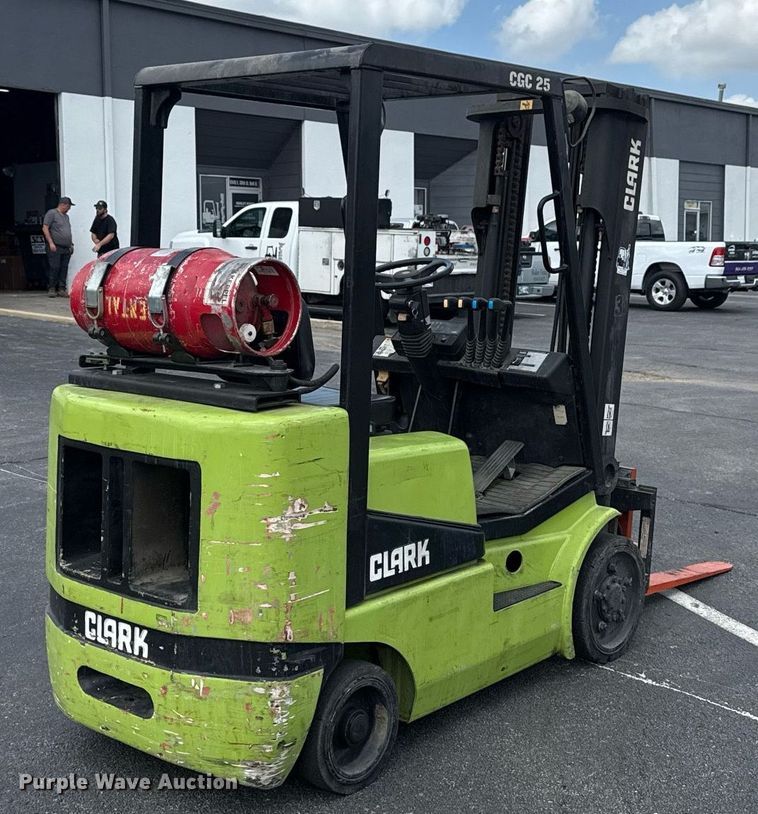 image for item EG8150 1997 Clark CGC25 forklift