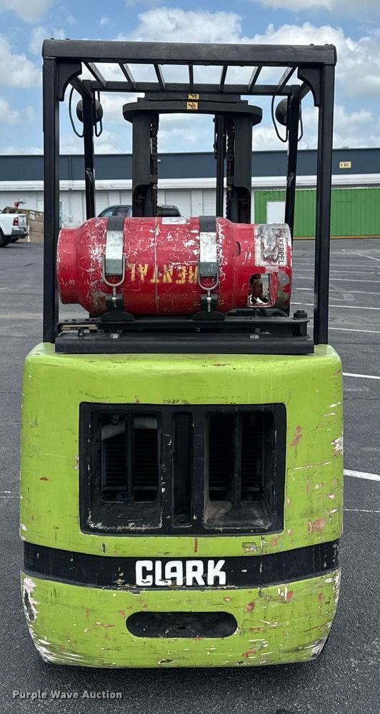 image for item EG8150 1997 Clark CGC25 forklift