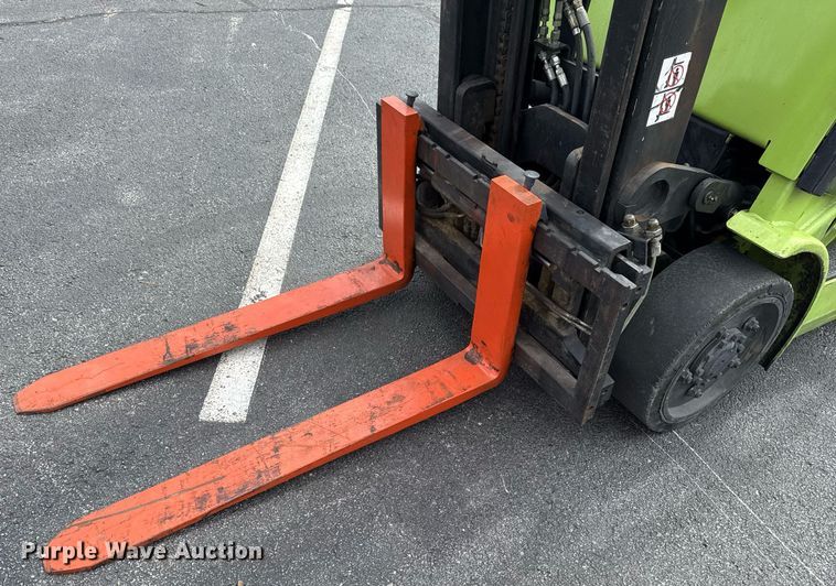 image for item EG8150 1997 Clark CGC25 forklift