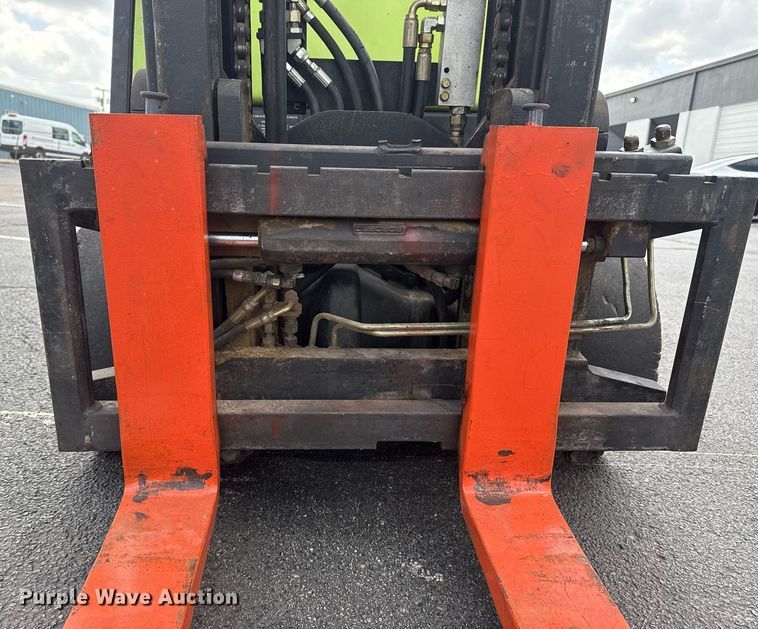 image for item EG8150 1997 Clark CGC25 forklift