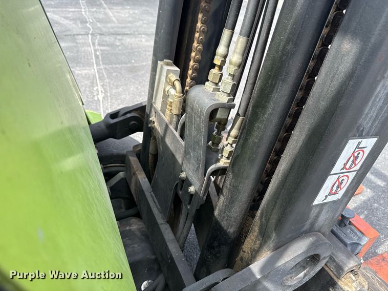 image for item EG8150 1997 Clark CGC25 forklift