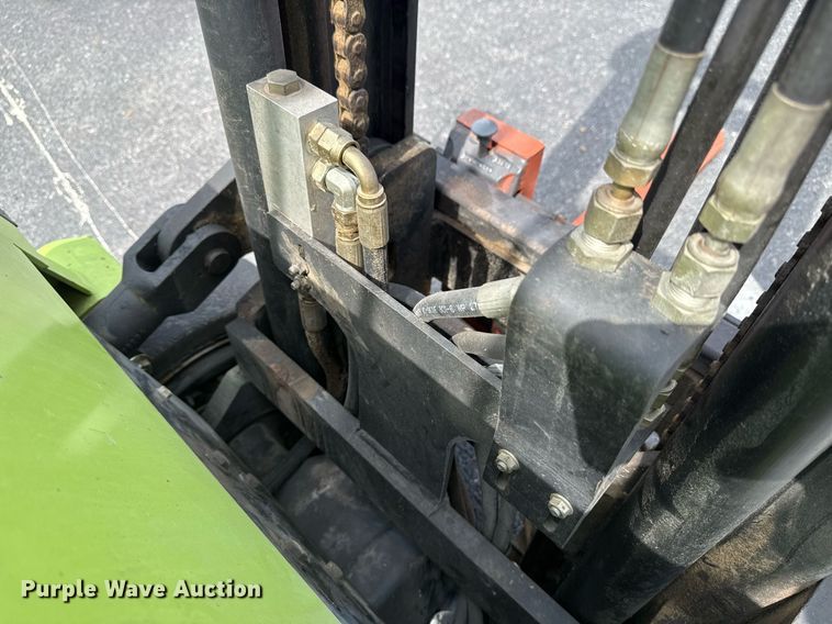 image for item EG8150 1997 Clark CGC25 forklift