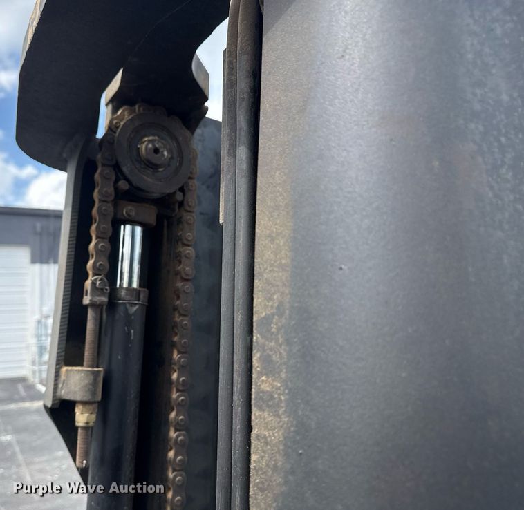 image for item EG8150 1997 Clark CGC25 forklift