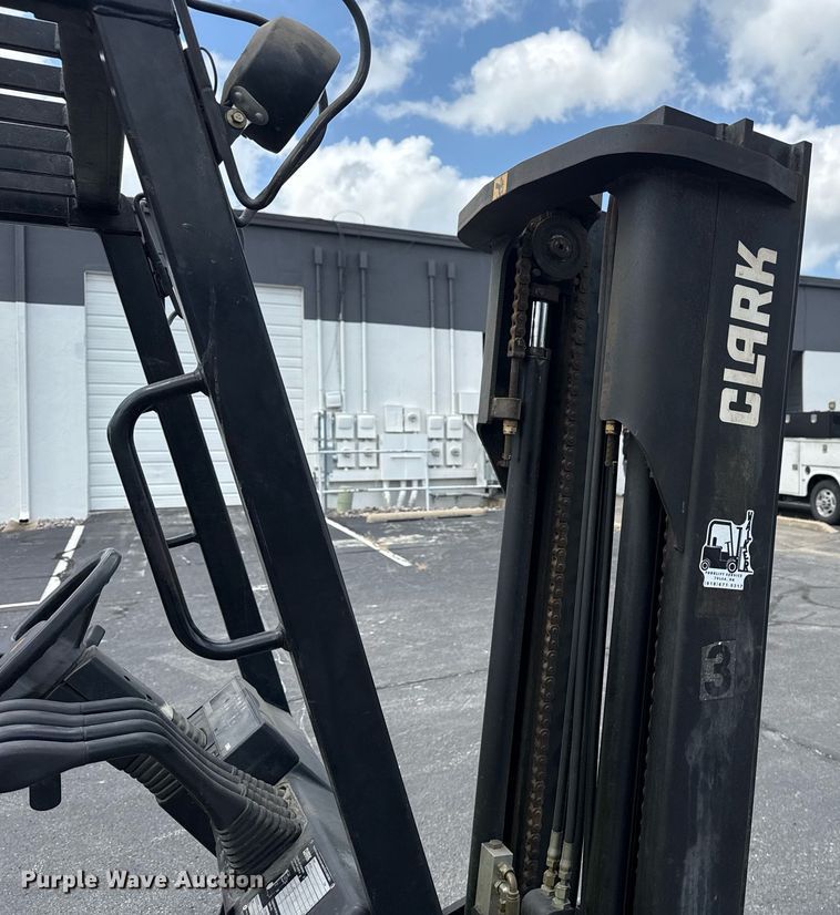 image for item EG8150 1997 Clark CGC25 forklift