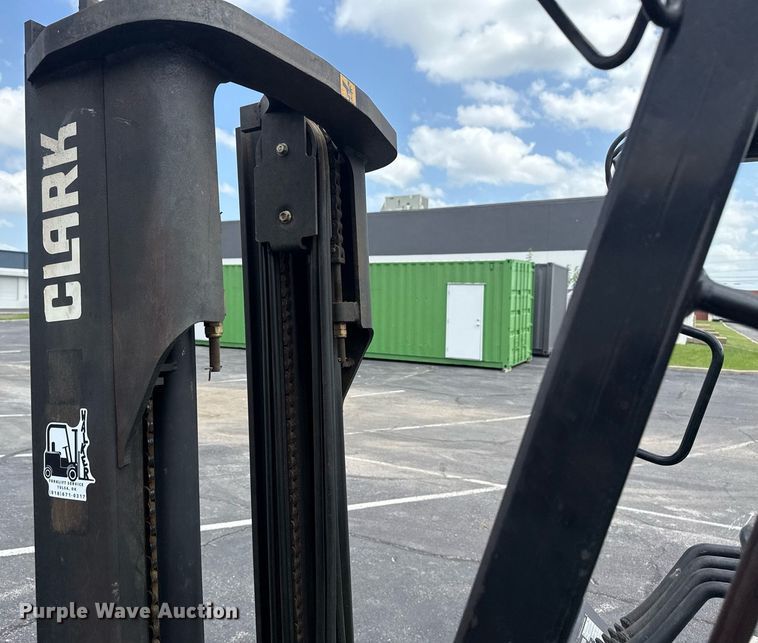image for item EG8150 1997 Clark CGC25 forklift