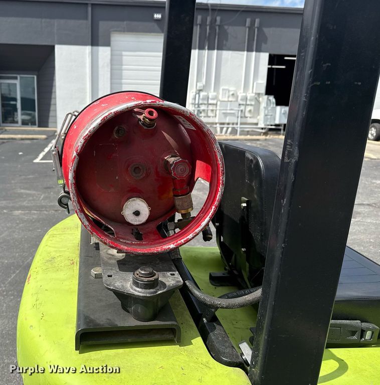 image for item EG8150 1997 Clark CGC25 forklift