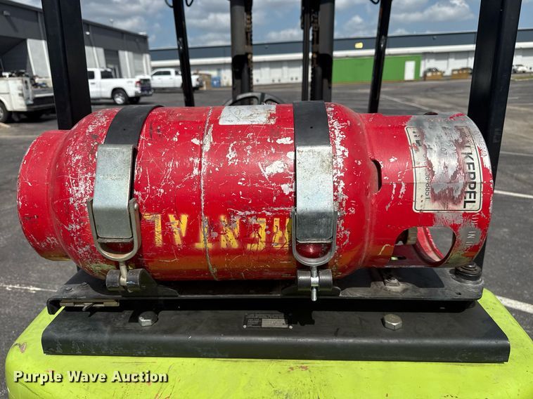 image for item EG8150 1997 Clark CGC25 forklift