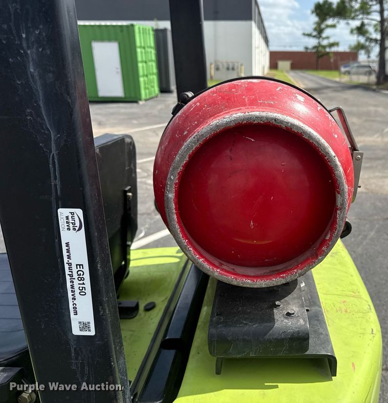 image for item EG8150 1997 Clark CGC25 forklift