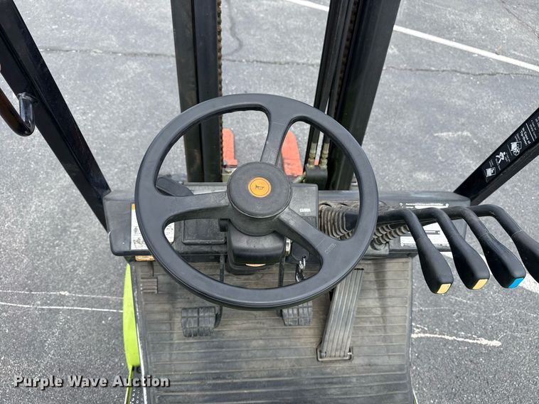 image for item EG8150 1997 Clark CGC25 forklift