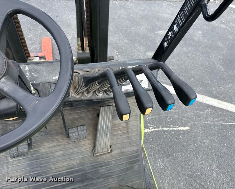 image for item EG8150 1997 Clark CGC25 forklift