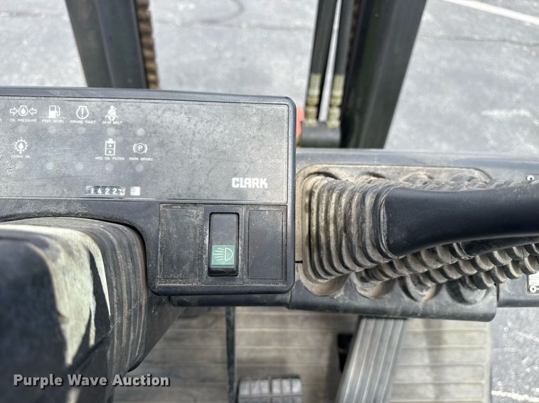 image for item EG8150 1997 Clark CGC25 forklift