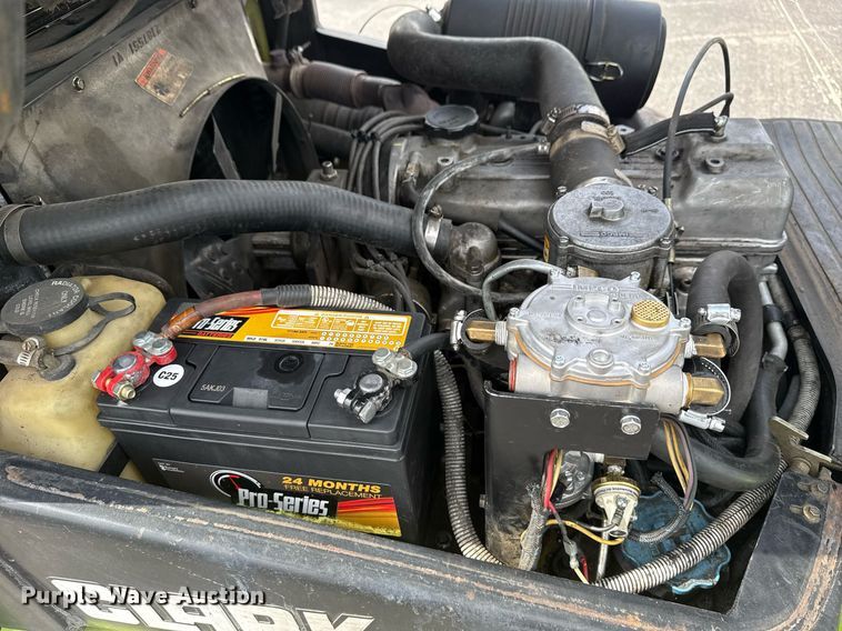 image for item EG8150 1997 Clark CGC25 forklift