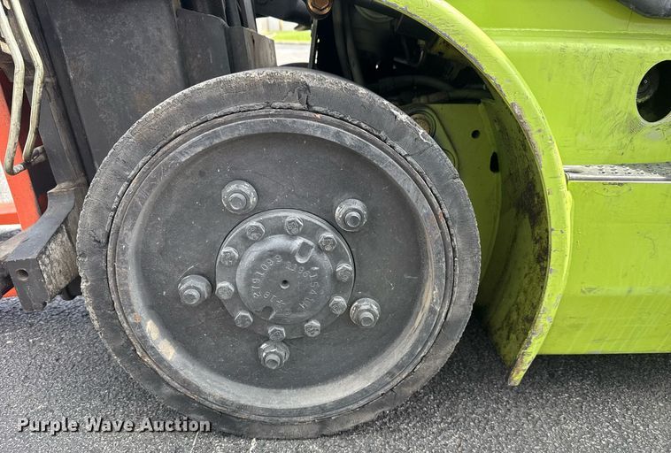 image for item EG8150 1997 Clark CGC25 forklift