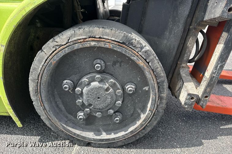 image for item EG8150 1997 Clark CGC25 forklift