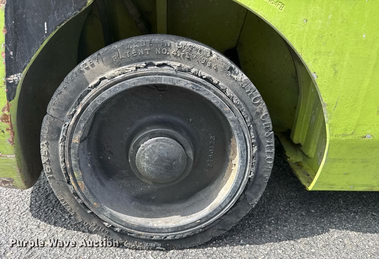 image for item EG8150 1997 Clark CGC25 forklift