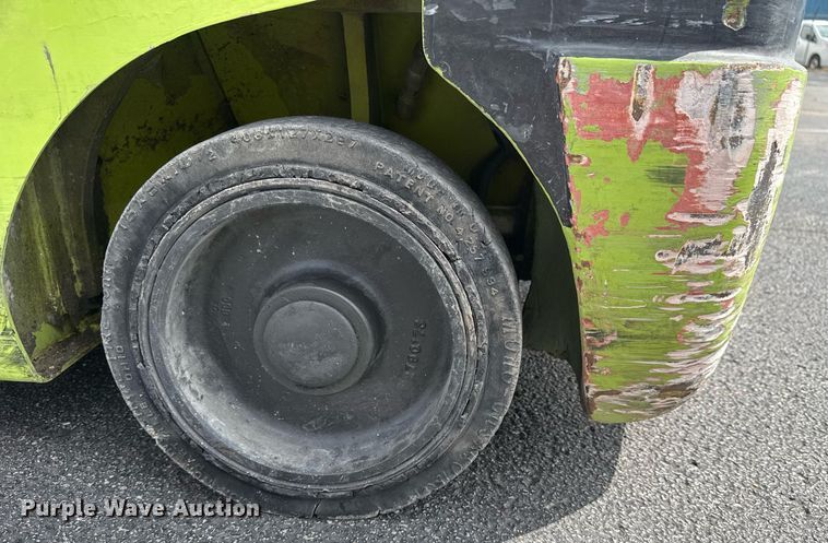 image for item EG8150 1997 Clark CGC25 forklift