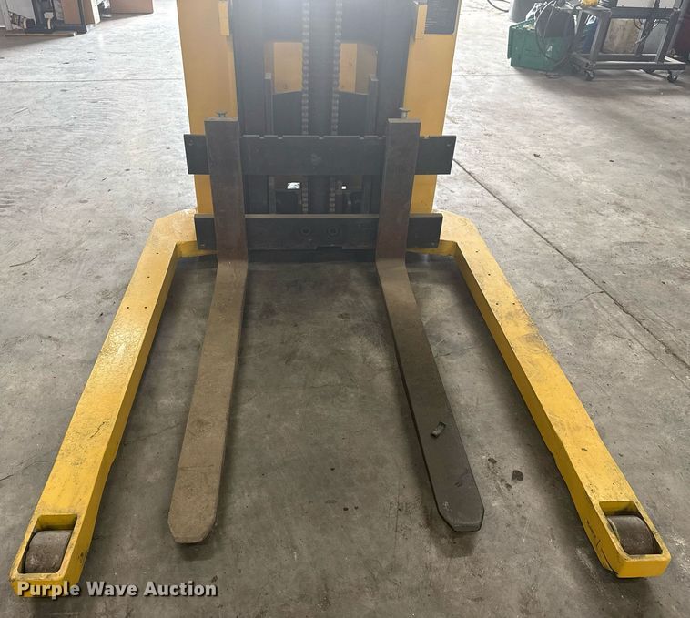 image for item EG8151 2025 Yale MSW040LCN24TV072 pallet jack