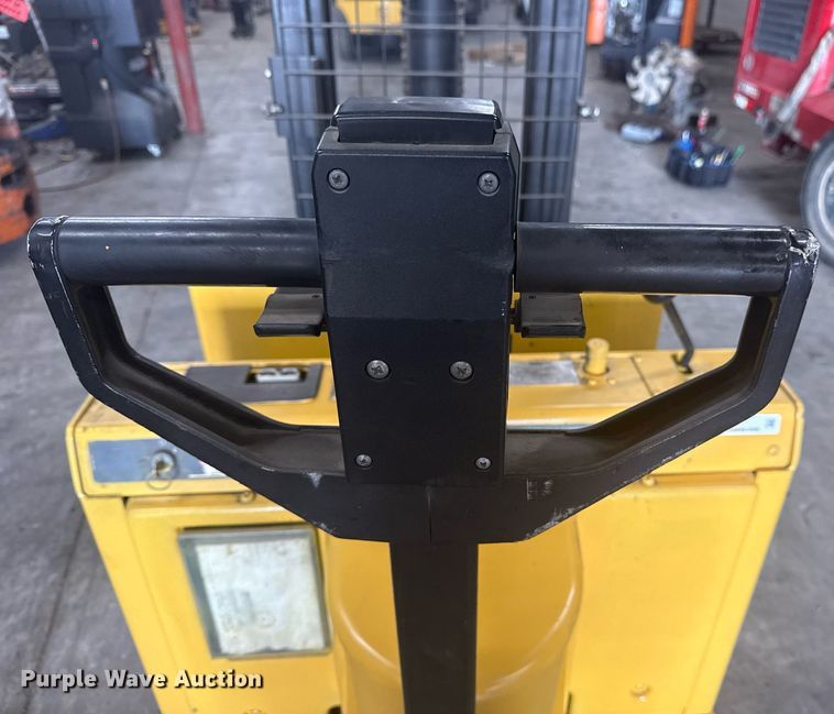 image for item EG8151 2025 Yale MSW040LCN24TV072 pallet jack