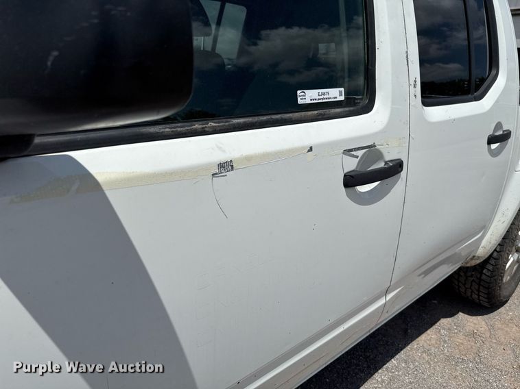 image for item EJ4675 2017 Nissan Frontier Crew Cab pickup truck