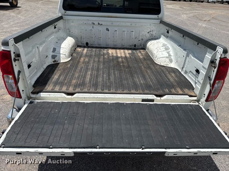 image for item EJ4675 2017 Nissan Frontier Crew Cab pickup truck