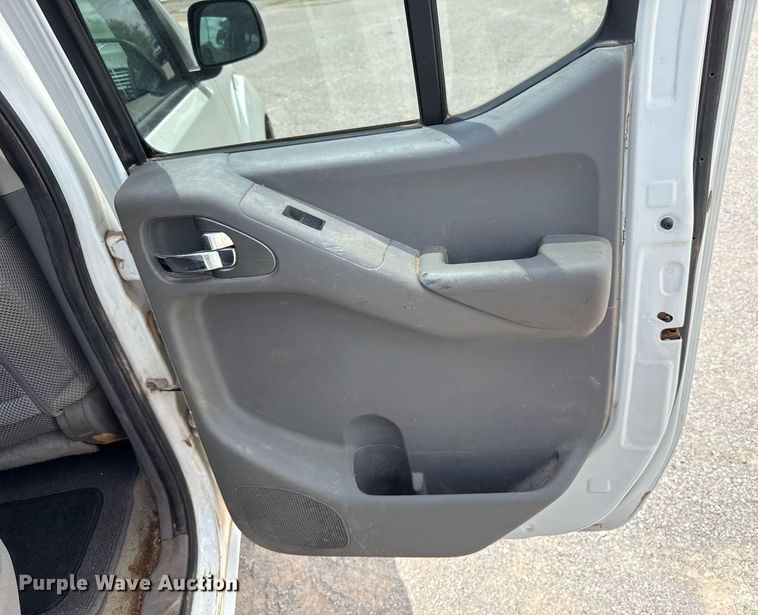 image for item EJ4675 2017 Nissan Frontier Crew Cab pickup truck