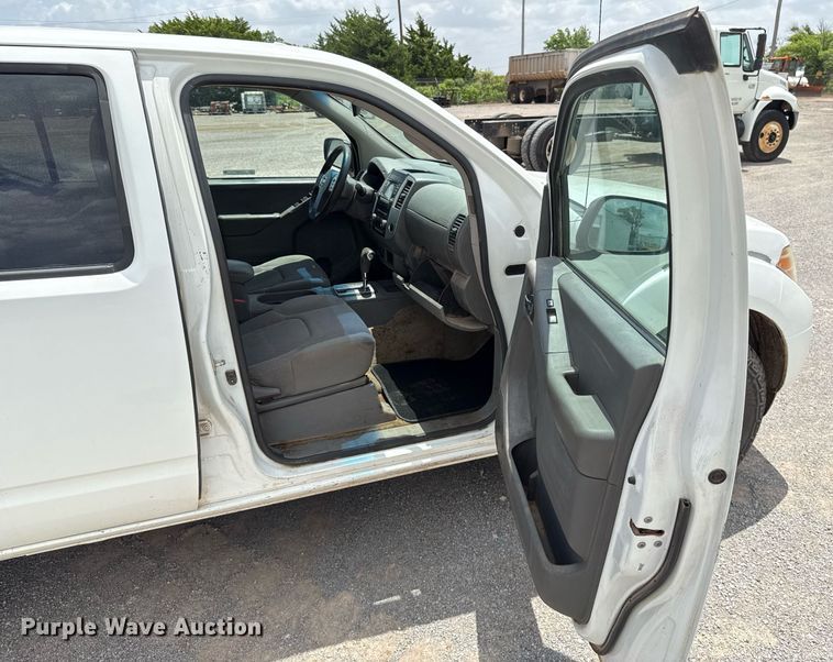 image for item EJ4675 2017 Nissan Frontier Crew Cab pickup truck