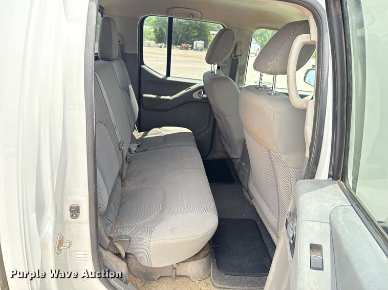 image for item EJ4675 2017 Nissan Frontier Crew Cab pickup truck