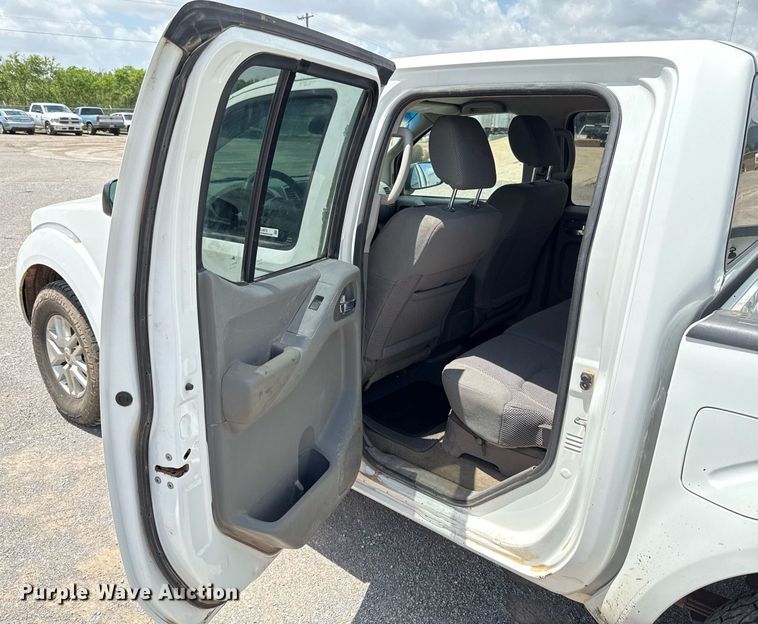 image for item EJ4675 2017 Nissan Frontier Crew Cab pickup truck