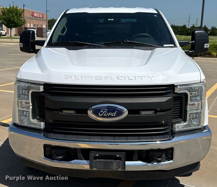 image for item EJ4757 2017 Ford F250 Super Duty XL SuperCab flatbed pickup truck